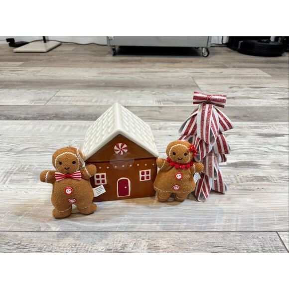 Target Bullseye Gingerbread House Cookie Jar, gingerbread ornaments, Peppermint - Picture 12 of 12